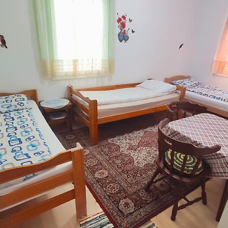 בית הארחה פלוזינה 	Privatni Smjestaj "Mratinje" מראה חיצוני תמונה