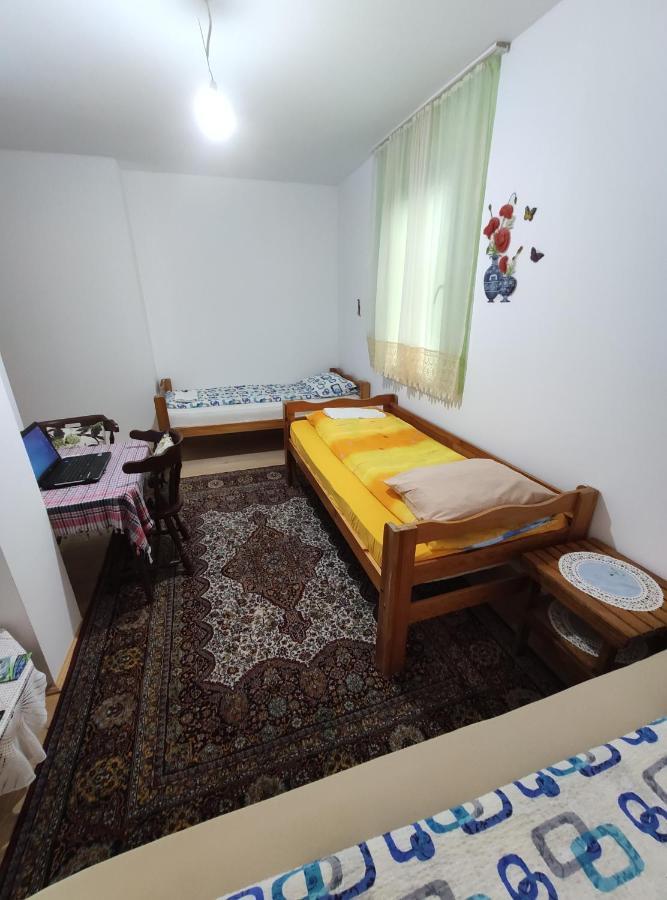 בית הארחה פלוזינה 	Privatni Smjestaj "Mratinje" מראה חיצוני תמונה