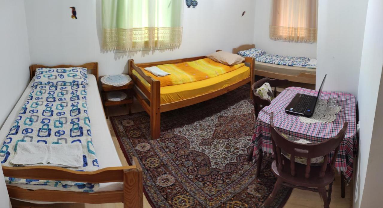 בית הארחה פלוזינה 	Privatni Smjestaj "Mratinje" מראה חיצוני תמונה
