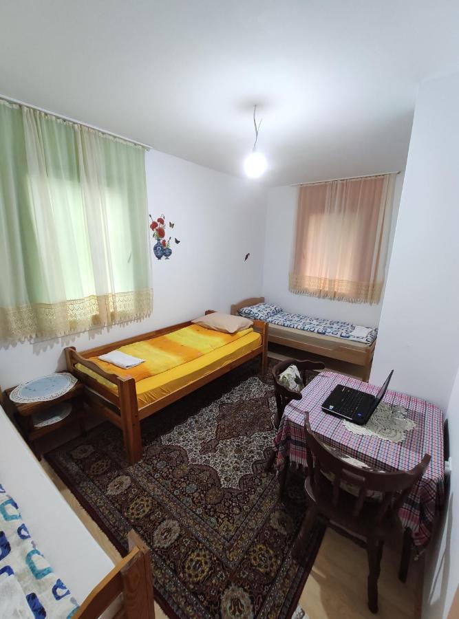 בית הארחה פלוזינה 	Privatni Smjestaj "Mratinje" מראה חיצוני תמונה