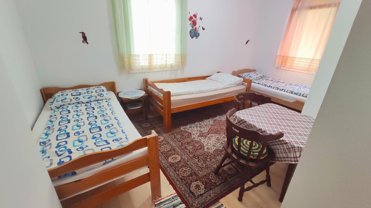 בית הארחה פלוזינה 	Privatni Smjestaj "Mratinje" מראה חיצוני תמונה